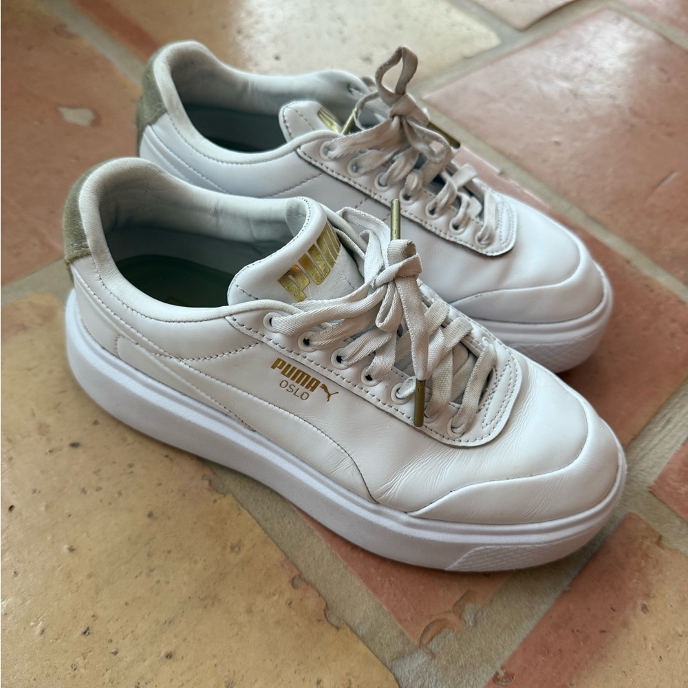 Puma Oslo Femme Sneakers in white and sage green